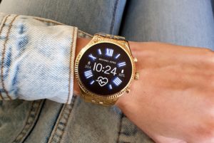 Smartwatch damski, dlaczego warto go kupić?