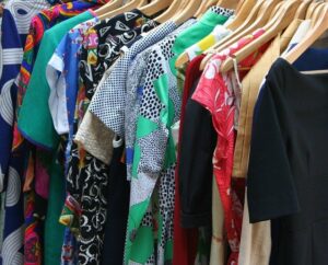 Gdzie oddać odzież używaną i na tym zarobić? – second hand online